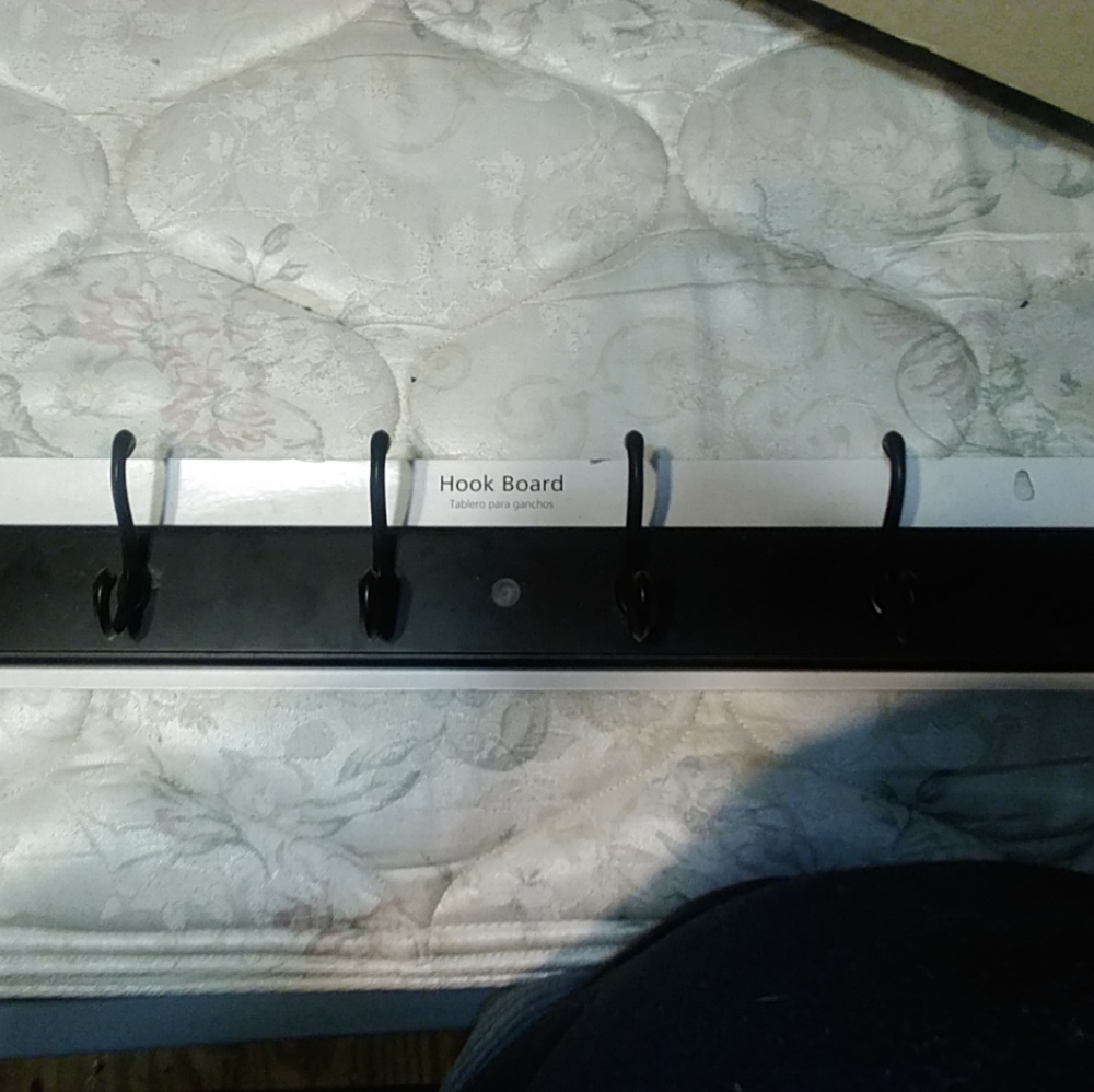 Wall hanger